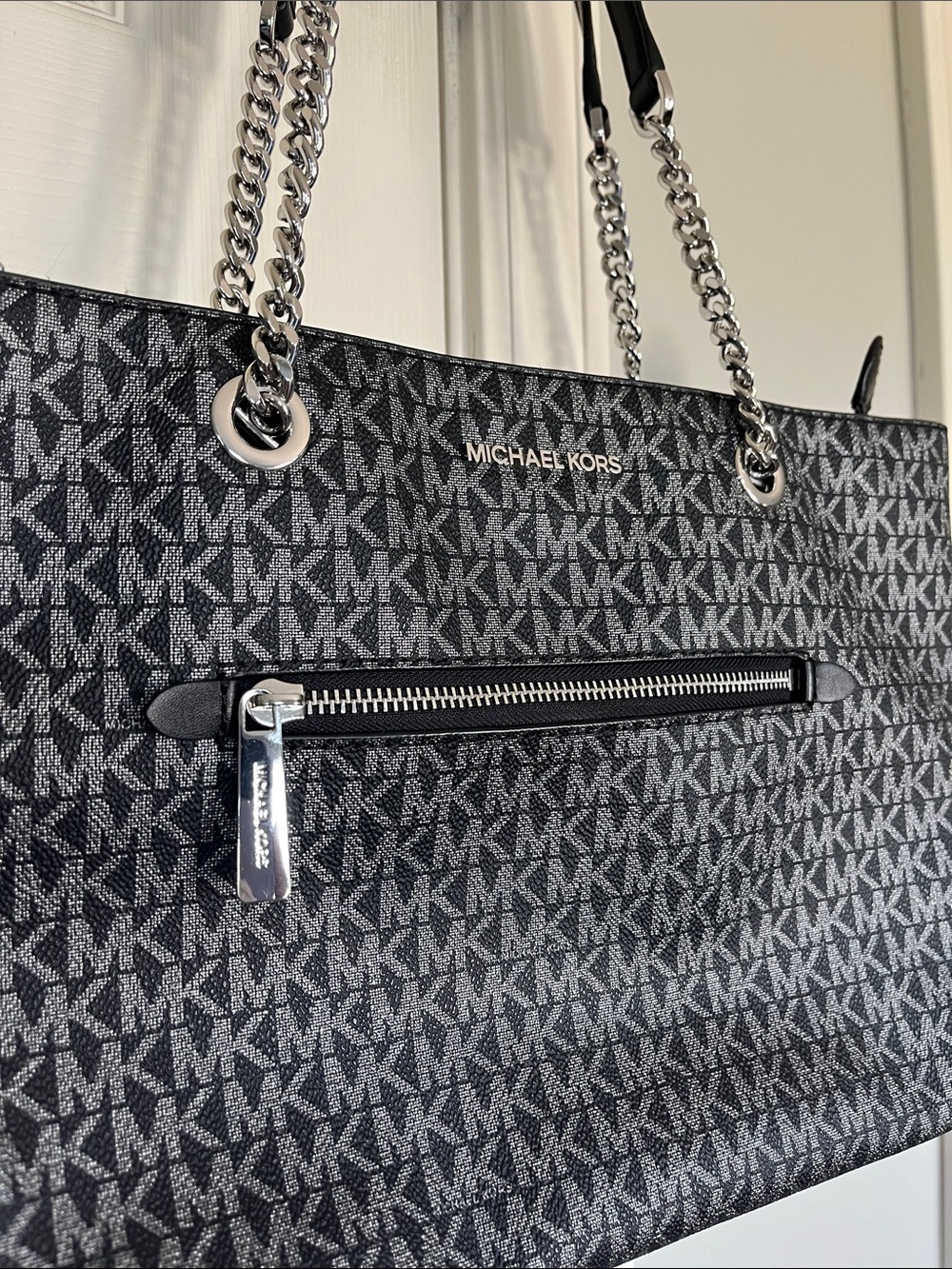Michael Kors Black/Gray Signature Logo Tote with Chain-Strap excellent condition - Picture 2 of 16